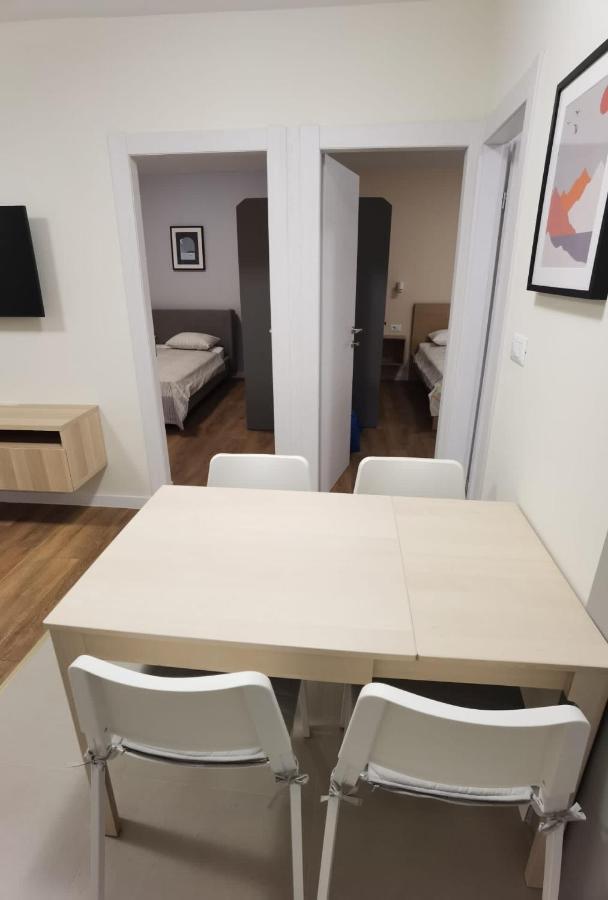 Style 2Br*** Apartment Split Bagian luar foto